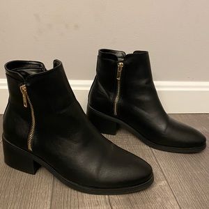 Cute black booties with gold zipper detailing, size 7